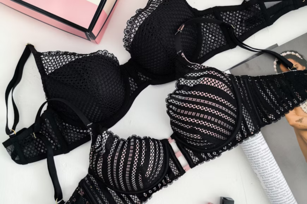 How Men Can Gift Lingerie: A Gifting Guide